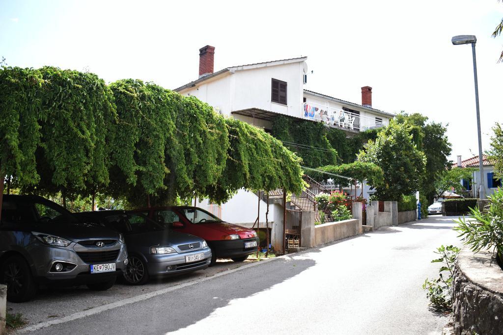 Apartments Maestral Malinska Bagian luar foto